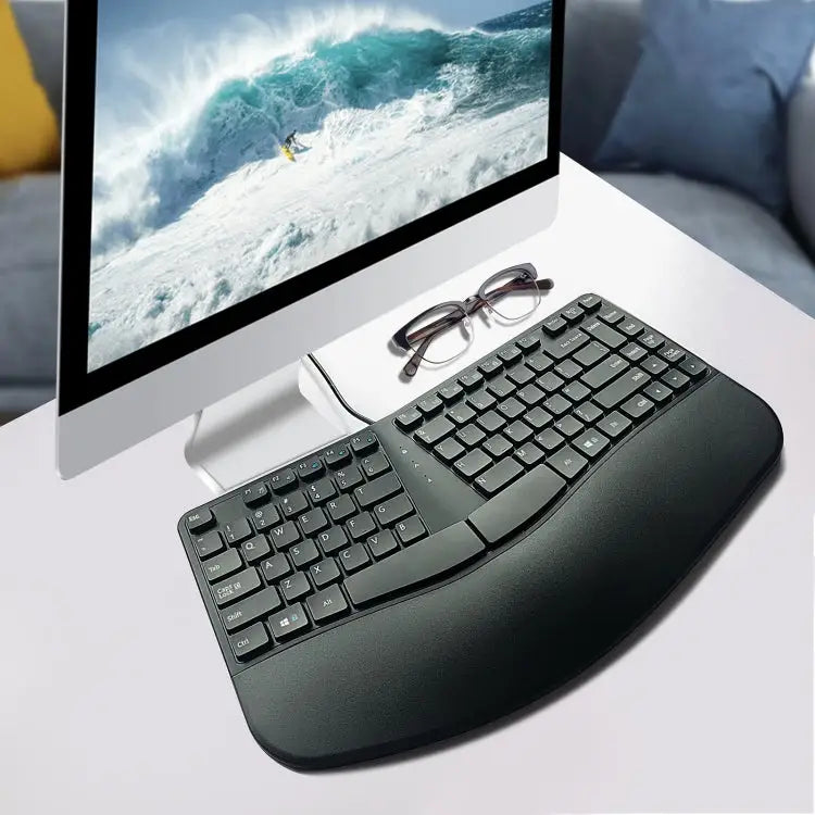 390B gesplitst ergonomisch toetsenbord op bureau met monitor